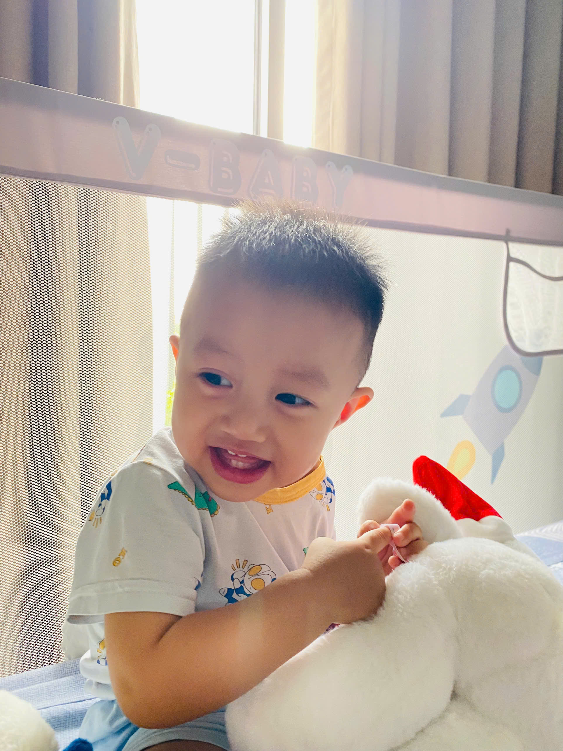 Chơi với gấu bông