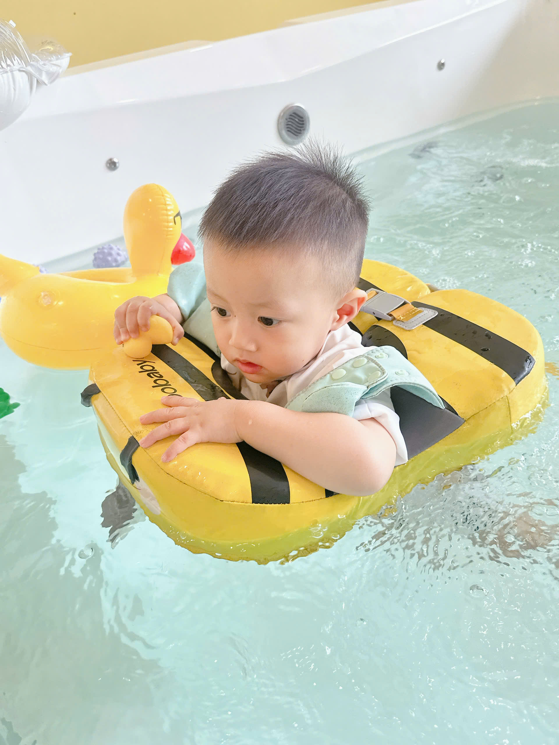 Học bơi lần đầu